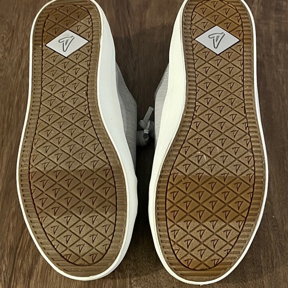 Grey Sperry Canvas Sneaker - Size 5 - Picture 3 of 5